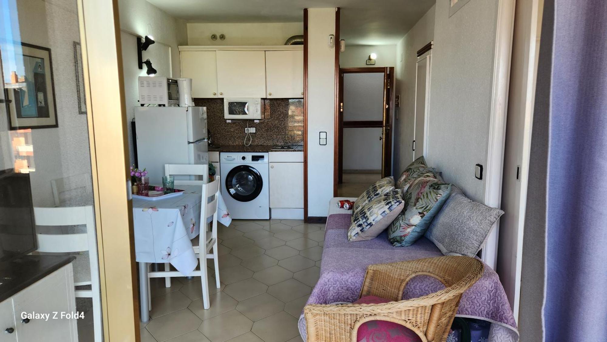 Apartments Novelty Салоу Экстерьер фото