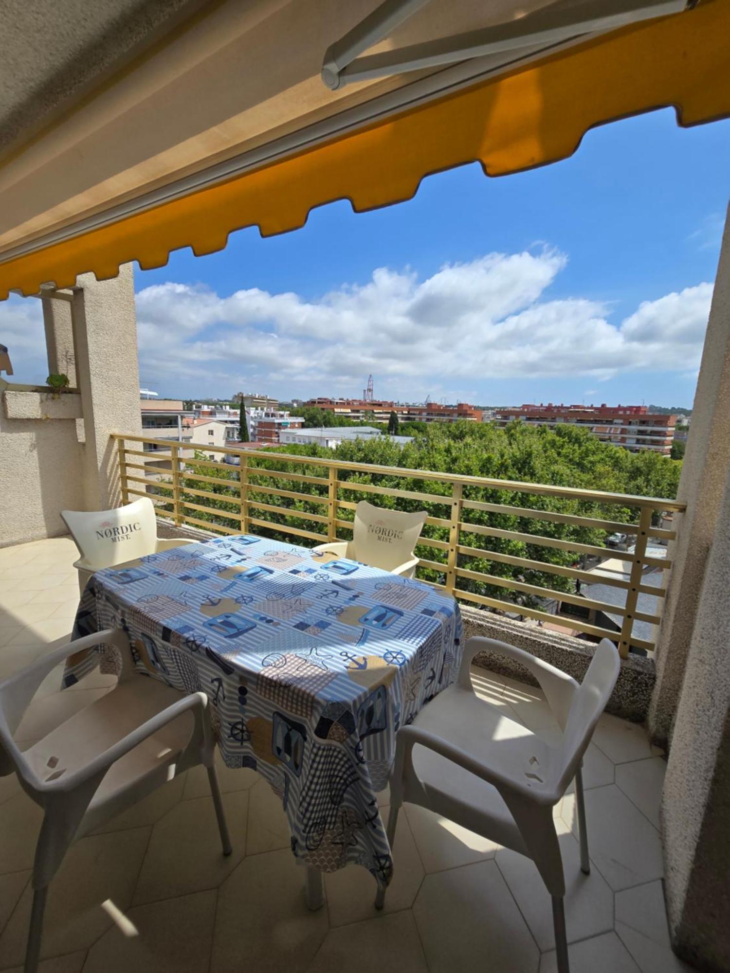 Apartments Novelty Салоу Экстерьер фото