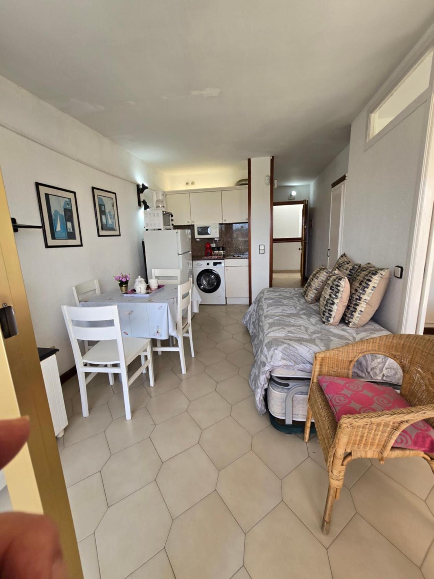 Apartments Novelty Салоу Экстерьер фото