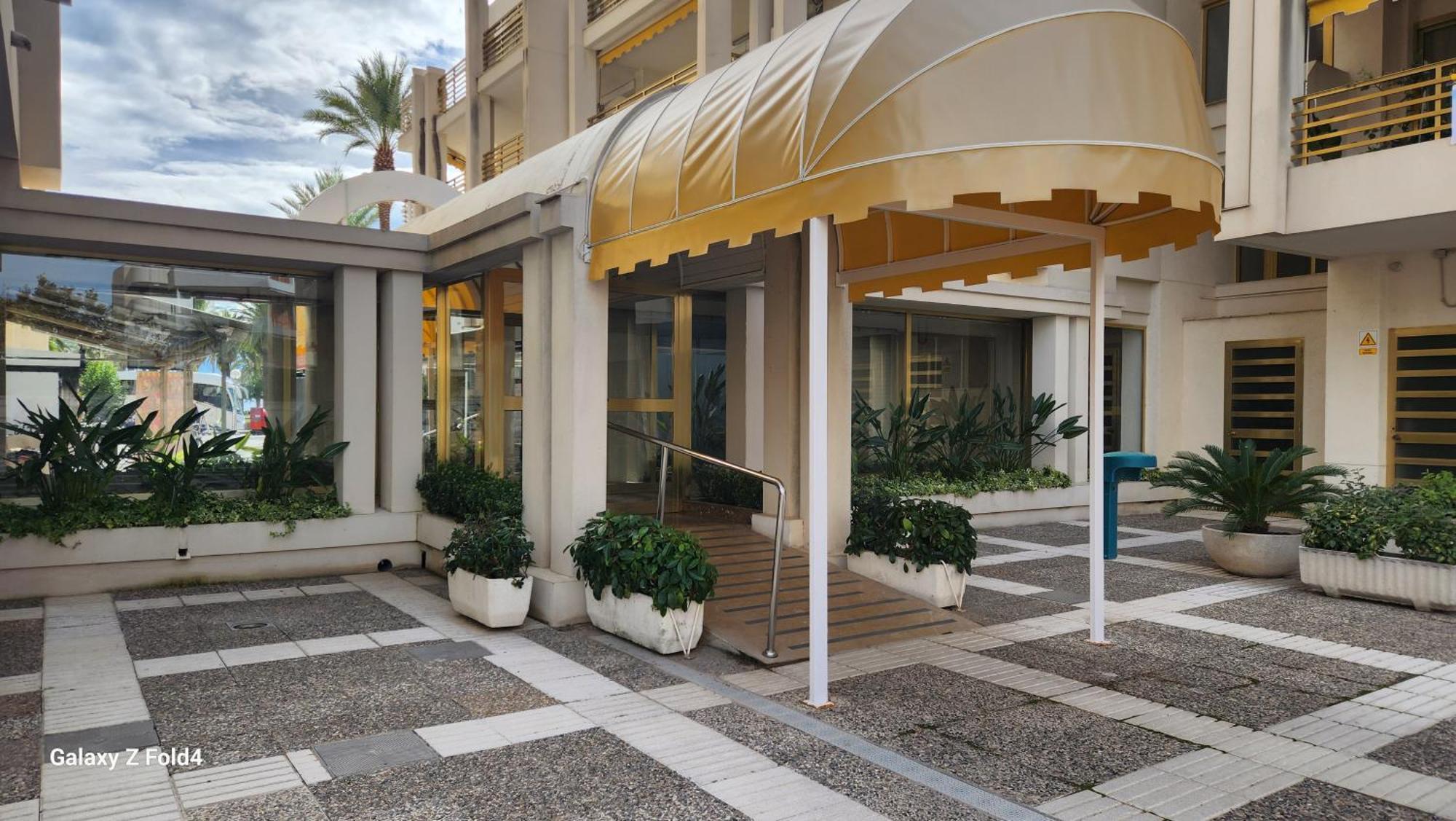 Apartments Novelty Салоу Экстерьер фото